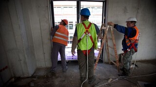 Robotníci robotník výstavba stavba ilu 1140px (SITA/Michal Burza)